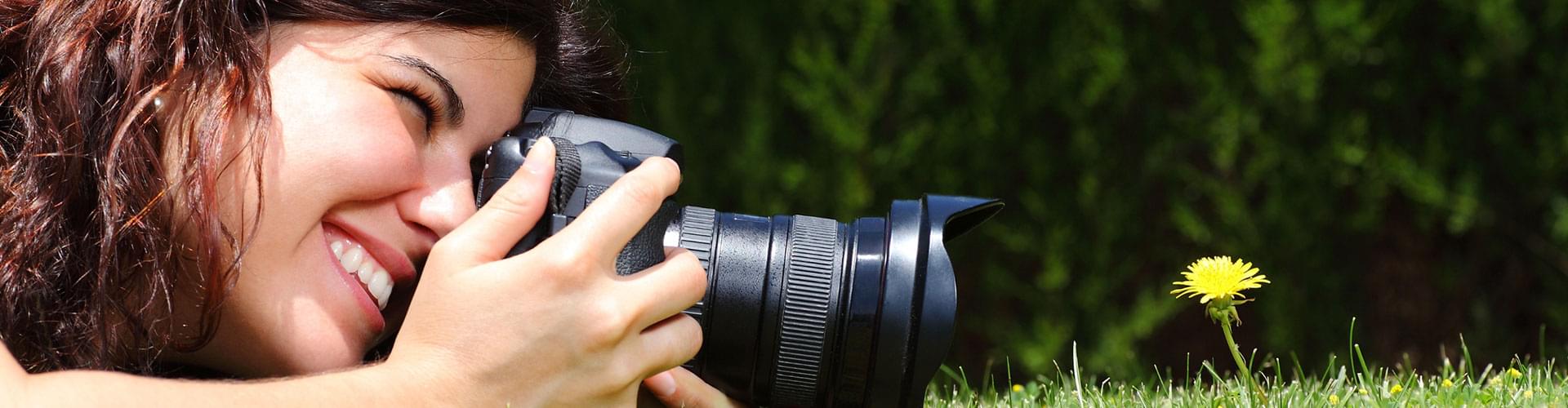 Garden photography tips, How to photograph flowers, Outdoor photography techniques, Best camera settings for gardens